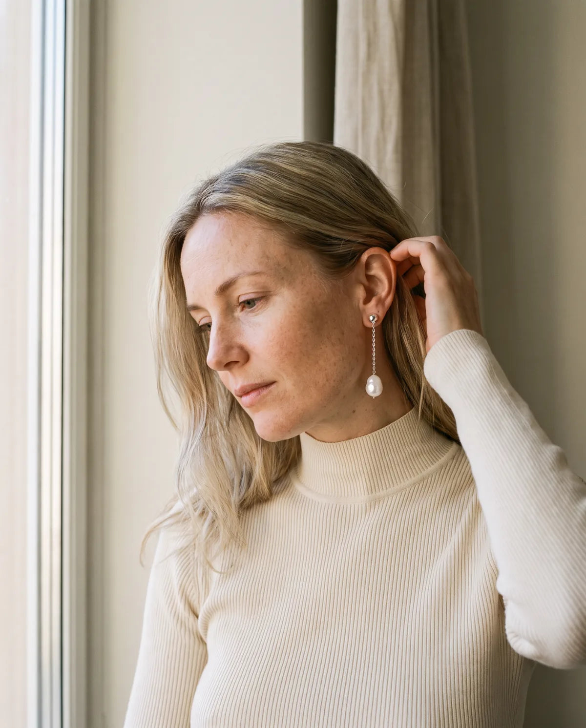 Élodie Pearl Drop Earrings Lumière