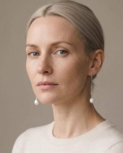 Élodie Pearl Drop Earrings Lumière